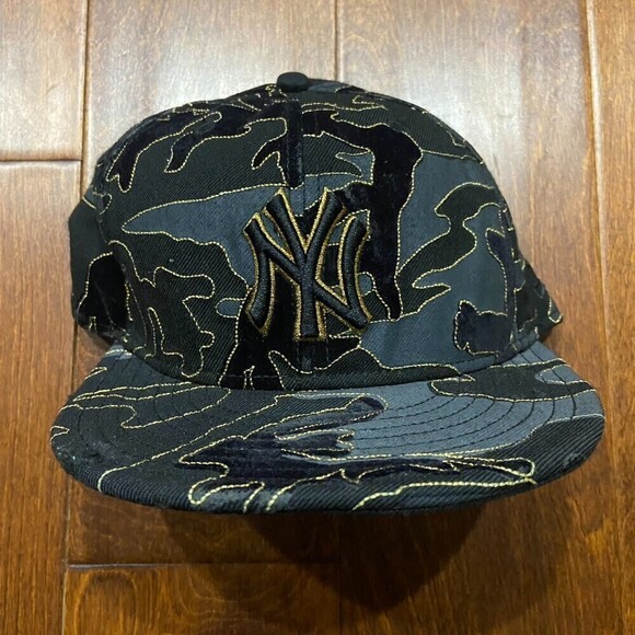 New Era MLB New York Yankees Black Gold Metallic Fitted Cap 7 3/8 - Picture 2 of 7